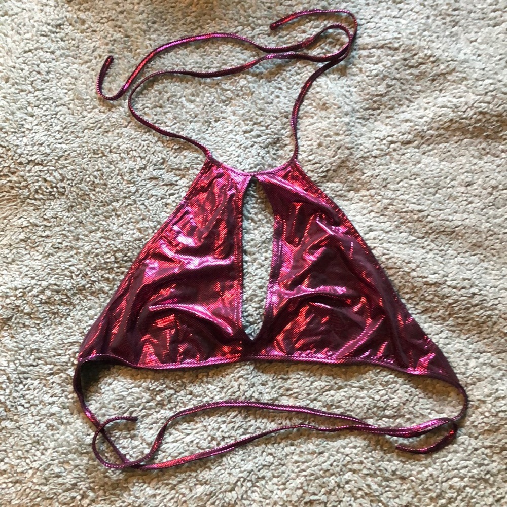 Keyhole rave top